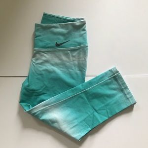 Nike Dri-Fit Teal Size Medium Legging